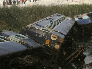 Vykoľajený vlak v Indii