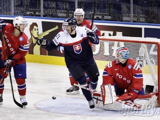 Juraj Mikuš (druhý sprava)