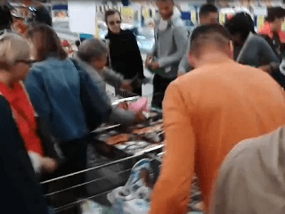 Zľavy v supermarkete vyvolali