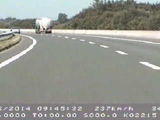 Policajti sa nažia dobehnúť