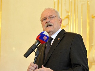 Gašparovič podpísal ústavnú ochranu