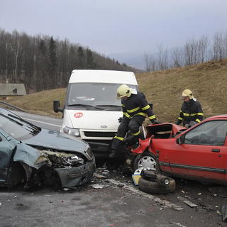 Hromadná havária 10 áut