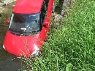 Tragická nehoda: Auto spadlo