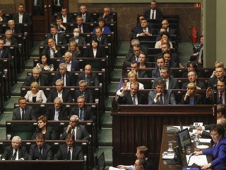 Poľský parlament po škandále