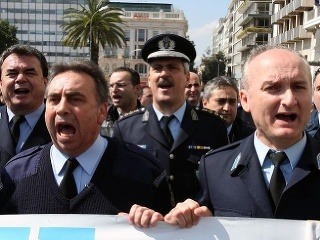 Gréci ohlásili sériu štrajkov,