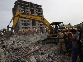 Zrútenie budovy v indickom