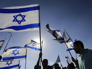 Pravicoví Izraelčania demonštrujú proti