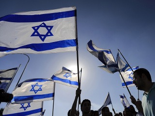 Pravicoví Izraelčania demonštrujú proti