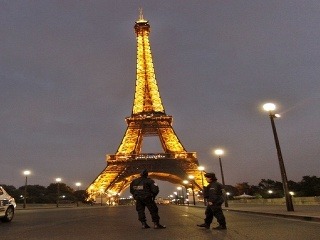 V Paríži prepadli a