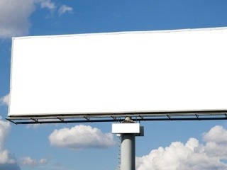 Billboardy zo stredových cestných