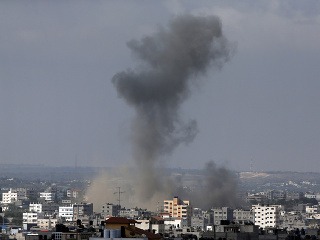 Dym stúpa po izraelskom