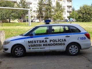 Maďarské nápisy na policajných