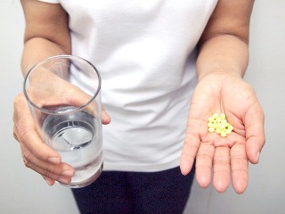 Užívaniu antibiotík by sme