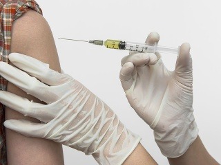 Vakcína proti osýpkam údajne