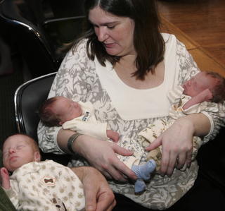 Američanka porodila jednovaječné trojčatá