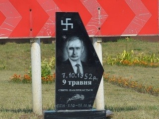Putinov náhrobok v meste
