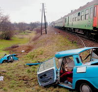 Neuveriteľné: Vlak rozsekol auto!