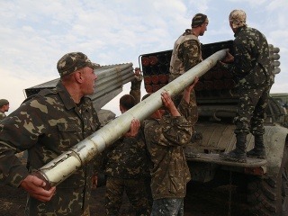 Ukrajinskí vojaci sa pripravujú