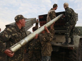 Ukrajinskí vojaci sa pripravujú