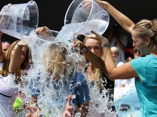 Ľadovej výzve podľahli aj