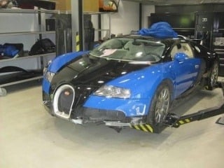 Bugatti Veyron je v