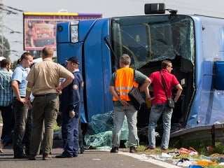 Havária autobusu na ceste