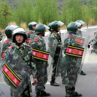 Čínski vojaci po protestoch