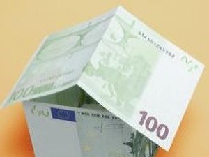 Domček z euro bankoviek