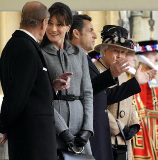 Sarkozyho s manželkou prijala