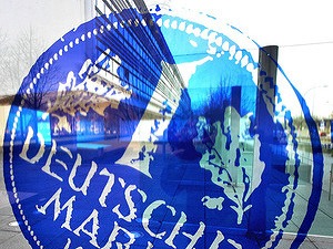 Nemci obľubujú hotovosť, odmietajú