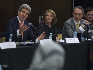 John Kerry (vľavo)