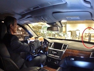 opancierovaný Mercedes GL vystavený