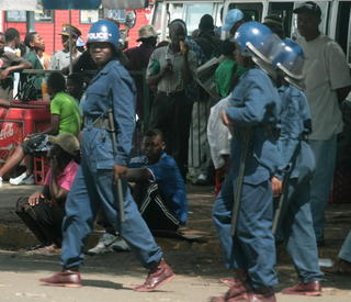 Zimbabwe: Vláda zatýkala a