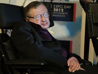Stephen Hawking (72) šokoval