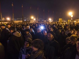 Tisíce maďarských demonštrantov v
