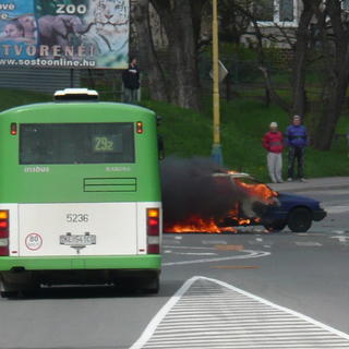 Uprostred košickej križovatky zhorelo