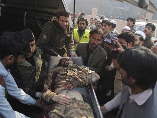 Afganistanom otriasol masaker: Medzi
