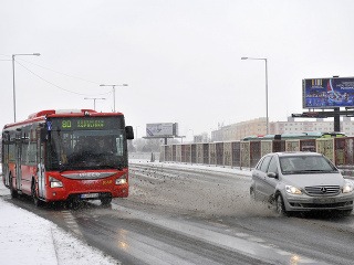 Sneh v Bratislave skomplikoval