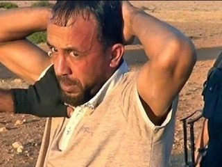 Poprava líbyjského vojaka