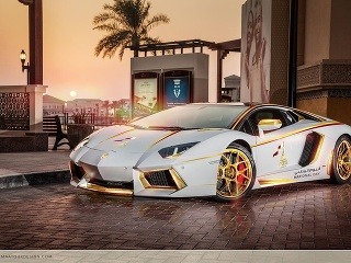 Pozlátené Lamborghini Aventador LP700-4