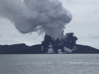 Vulkanická erupcia vytvorila na