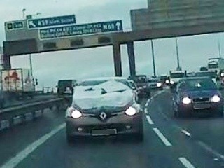 Lenivosť nezodpovedného vodiča Renaultu