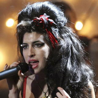 Abramovič ponúka Amy Winehouse