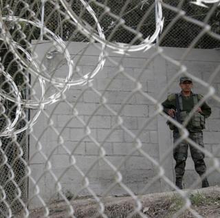 Francúzski dozorcovia zablokovali väznice