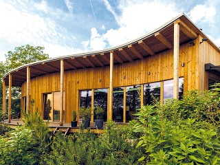 Strecha domu mala byť