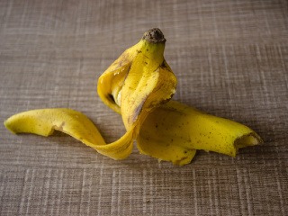 Aj banánová šupka sa