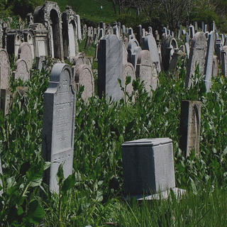 Na cintoríne prestrelili hrobárovi