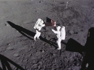 Kabelka Neila Armstronga má