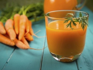 Mrkvová šťava je plná