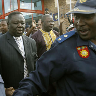 Polícia v Zimbabwe zatýka
